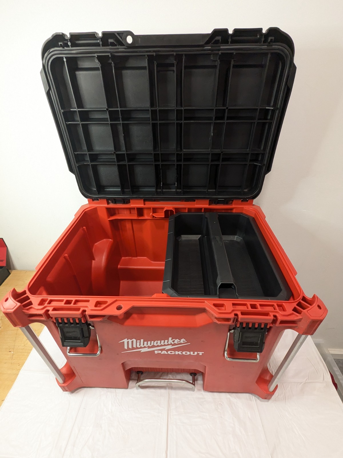 Milwaukee PACKOUT Rolling Tool Box 48-22-8426