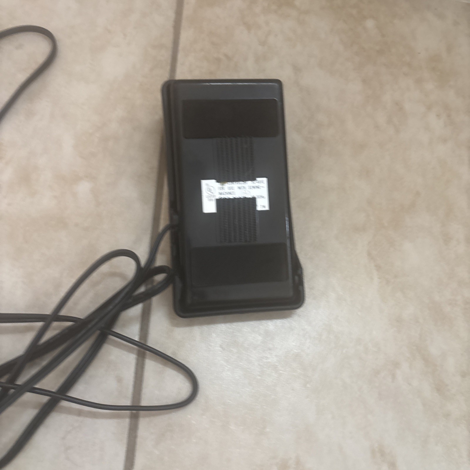 Husqvarna Huskylock 340-D Serger w/Foot Pedal & Hard Case Lock Key Sewing Instru