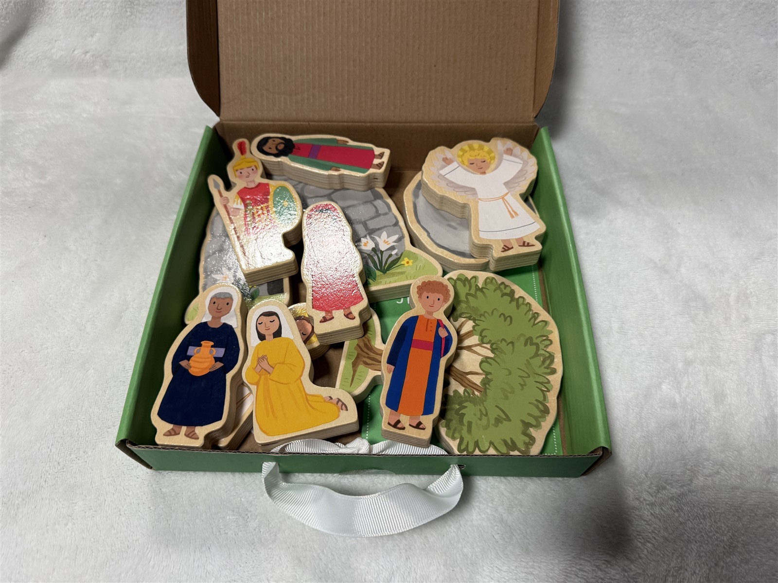 HALLMARK JESUS LIVES WOOD PLAY SET 11 PIECE WITH BIBLE STORY BOOKLET