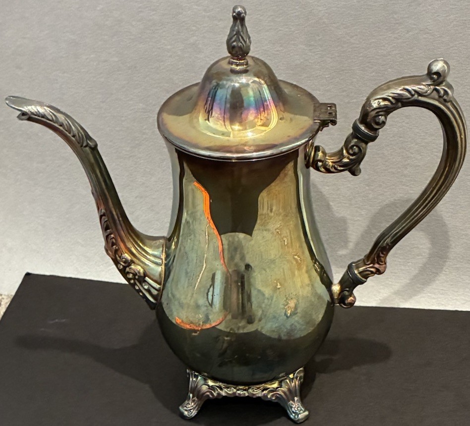 Vintage Oneida Footed Silver Plated Tea Pot/Coffee Pot 11”