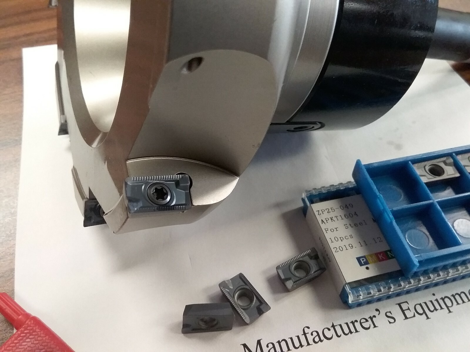 6" 90 degree indexable face shell mill & 20 extra APKT1604 inserts w. R8 arbor