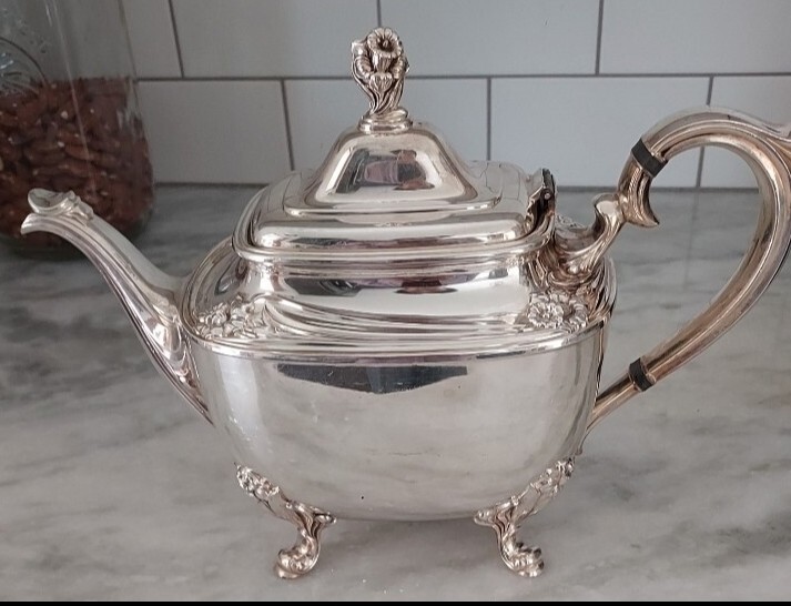 rogers daffodil silverplate Teapot
