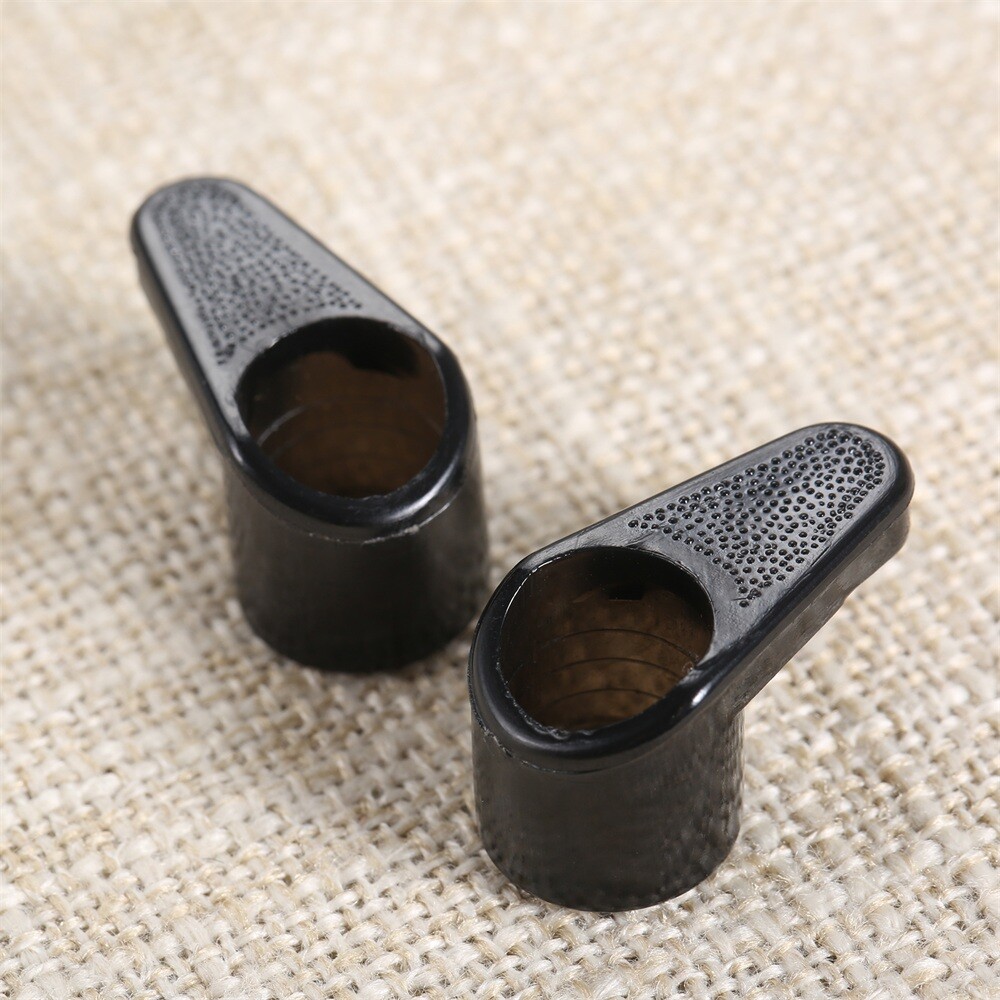 2pcs Shuttle Bed Ears Plastic Left Right Ears for Sewing Machine 653 Replacement