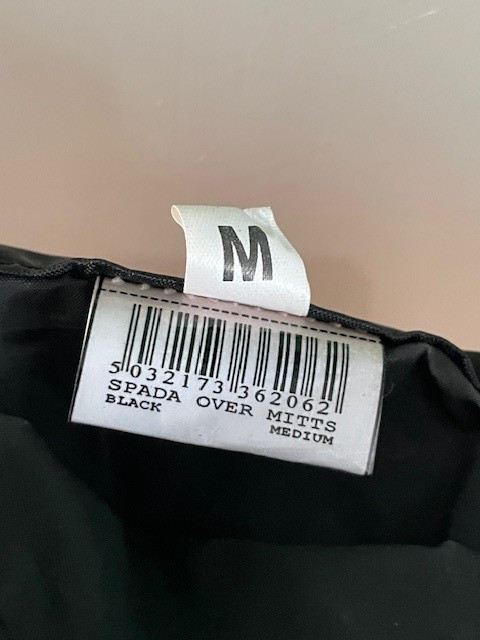 Spada Over Mitts - Medium Excellent condition
