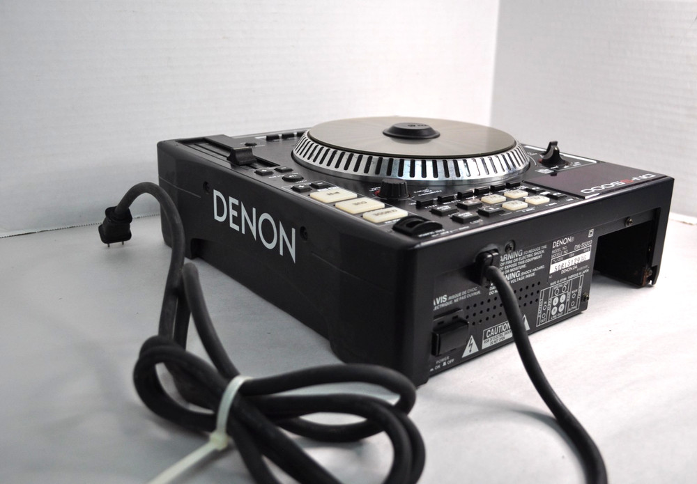 Denon DN-S5000 CD Turntable Deck- DJ Mixer. Powers On (Read)