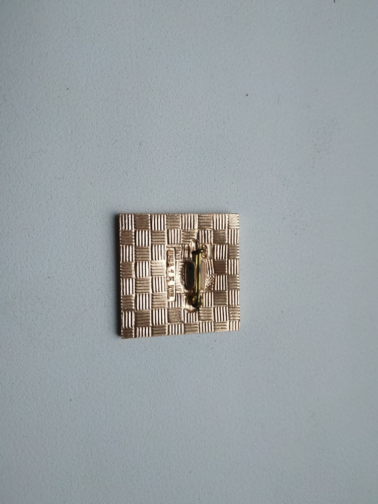 Soviet badge moskow 80 olimpic