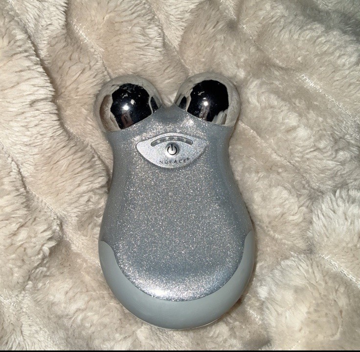 NuFACE Trinity Adjustable Facial Toning Device Silver for Lifting Face