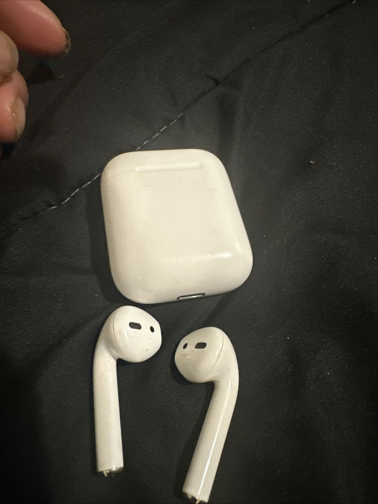 Apple AirPods Charging Case Wireless Bluetooth Compatible White