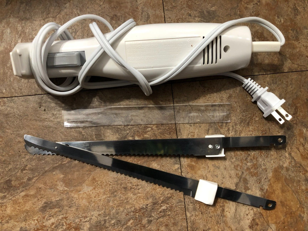 HAMILTON BEACH ELECTRIC KNIFE W/SPACE SAVING CASE – NEW!