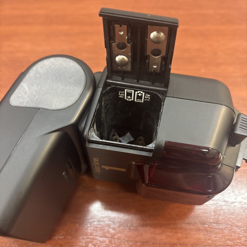 Vivitar 840AFM Auto Focus Zoom Flash