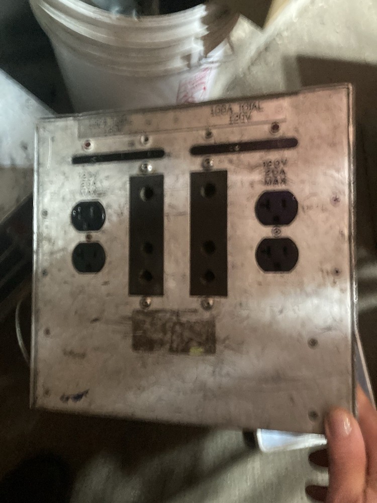 Mathews 600 Amp Flow Thru Distribution Box Can locks