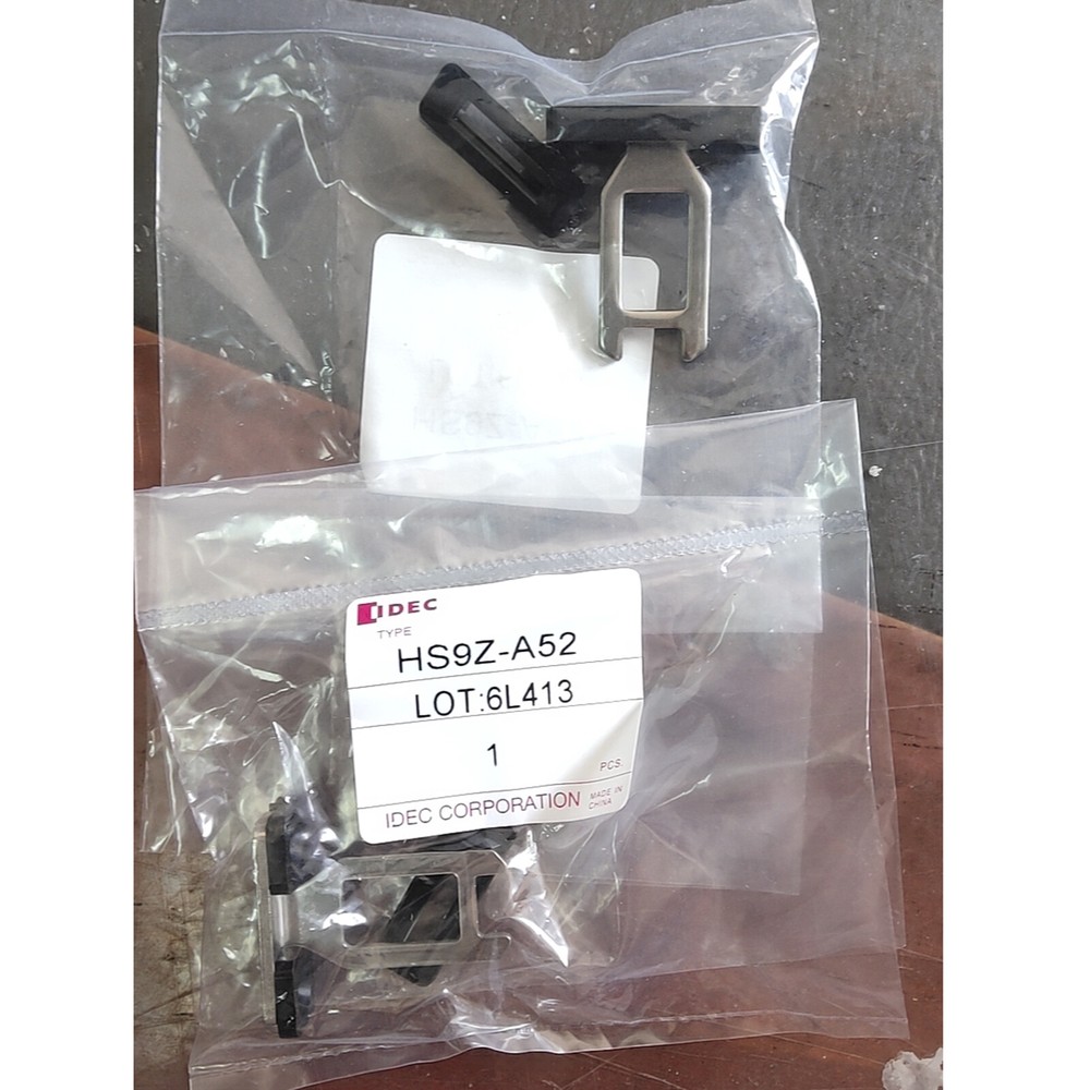 1PCS IDEC HS9Z-A52 Actuator Key Right Angle Type New 1PCS ~