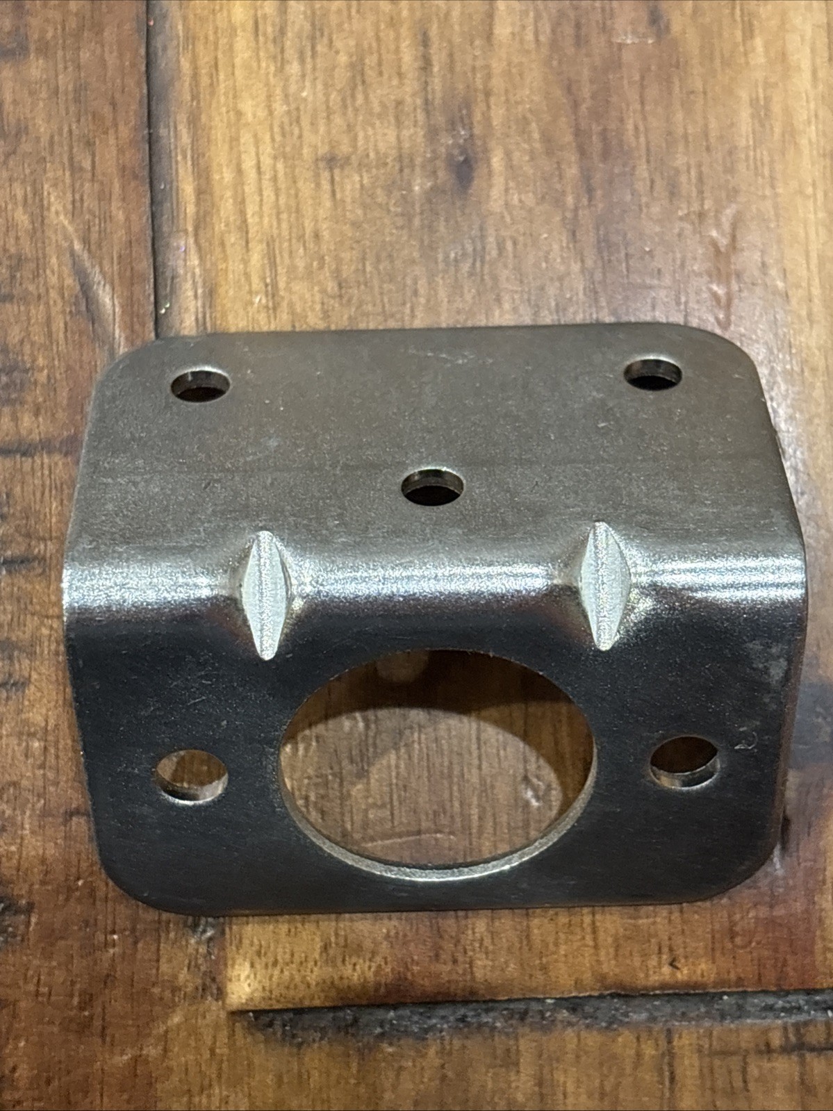 Holley Fuel Pressure Regulator 4-9psi Comes With A Bracket But NO SCREWS New