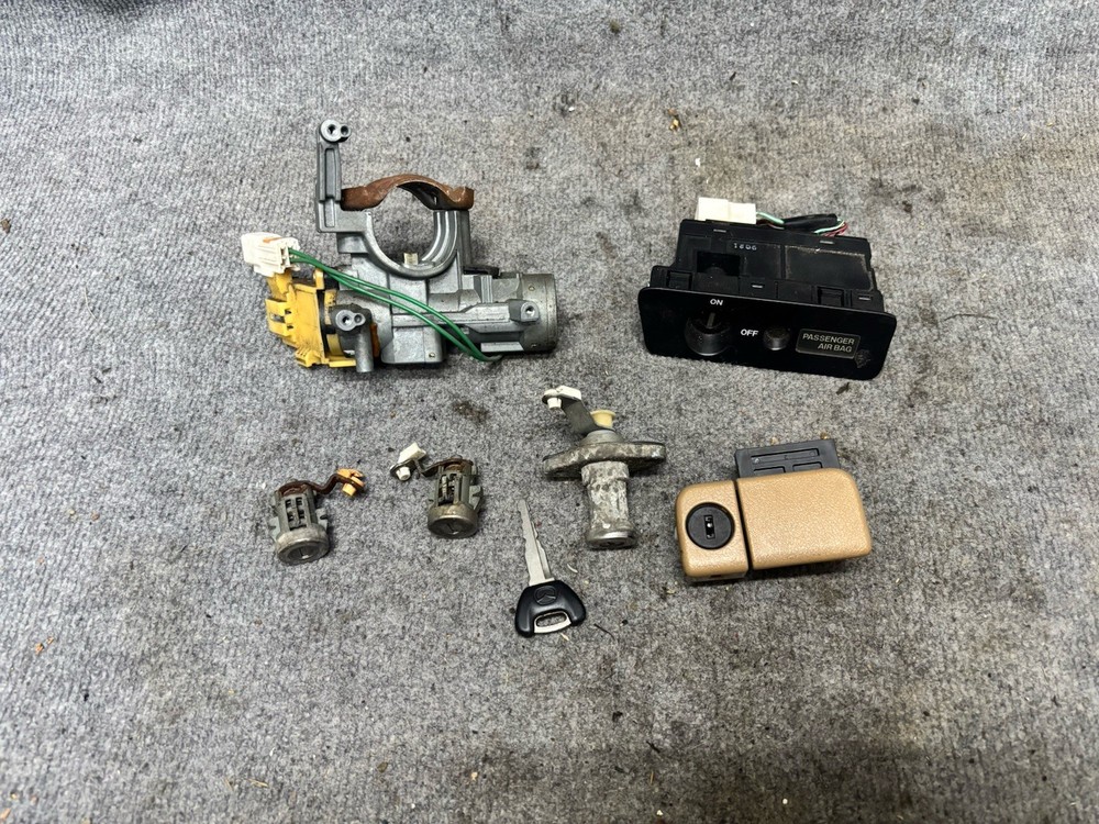 99-00 MX-5 Miata Lockset With Key - OEM USED