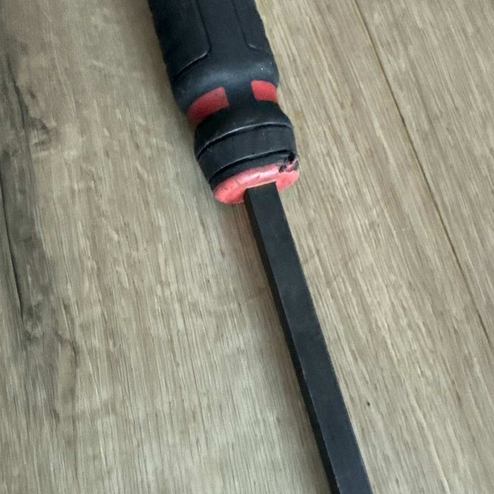 Mac Tools Comfort Grip Pry Bar