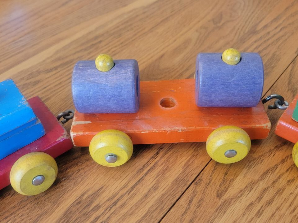 VINTAGE PLAYSKOOL WOODEN TRAIN PULL TOY