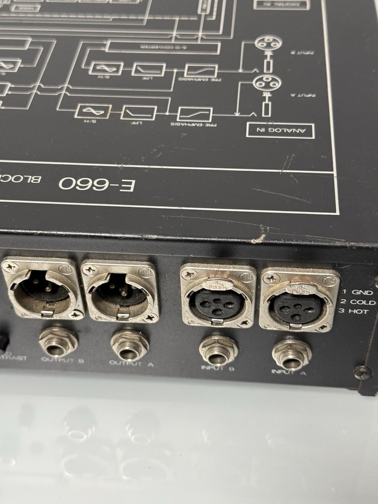 Roland E-660 Digital Stereo Parametric Mastering EQ