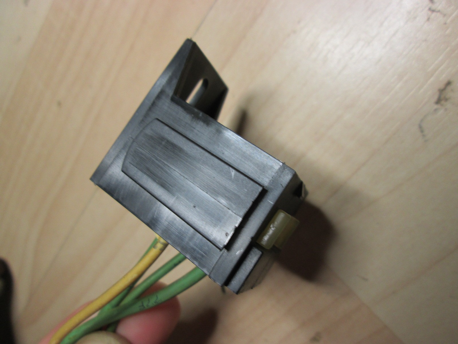 Heavy Duty Relay Socket for Standard 4-/5-Prong Automotive Relay 14 AWG #M225A