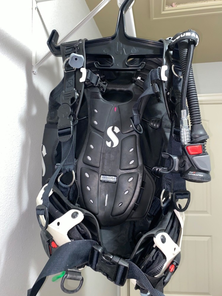 Scuba Pro Hydros Pro BCD Women’s large Has less than 100 dives 