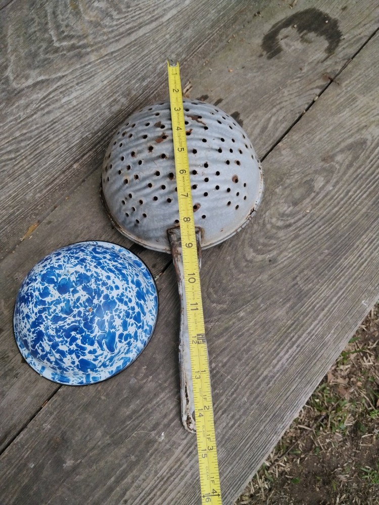 **AWESOME OLD PRIMITIVE ENAMELED SET VERY NICE!***