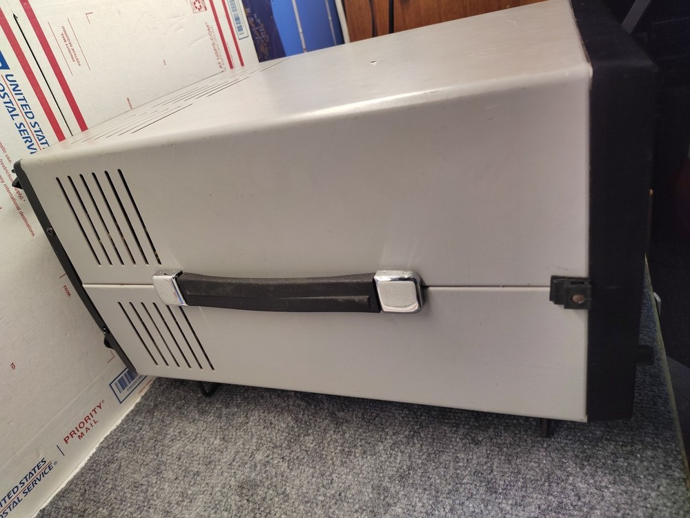 Sencore Model SC-61 Oscilloscope / Waveform Analyzer - Works. See Description