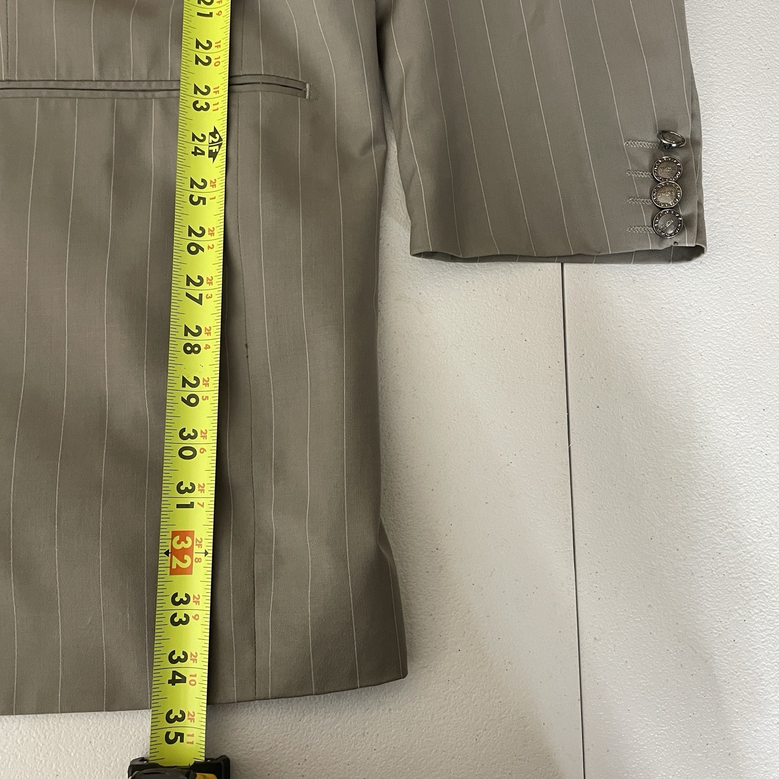 Giorgio Fiorelli Uomo 2 Piece Suit Mens 50L 42x29 Beige Striped Polyester Peak
