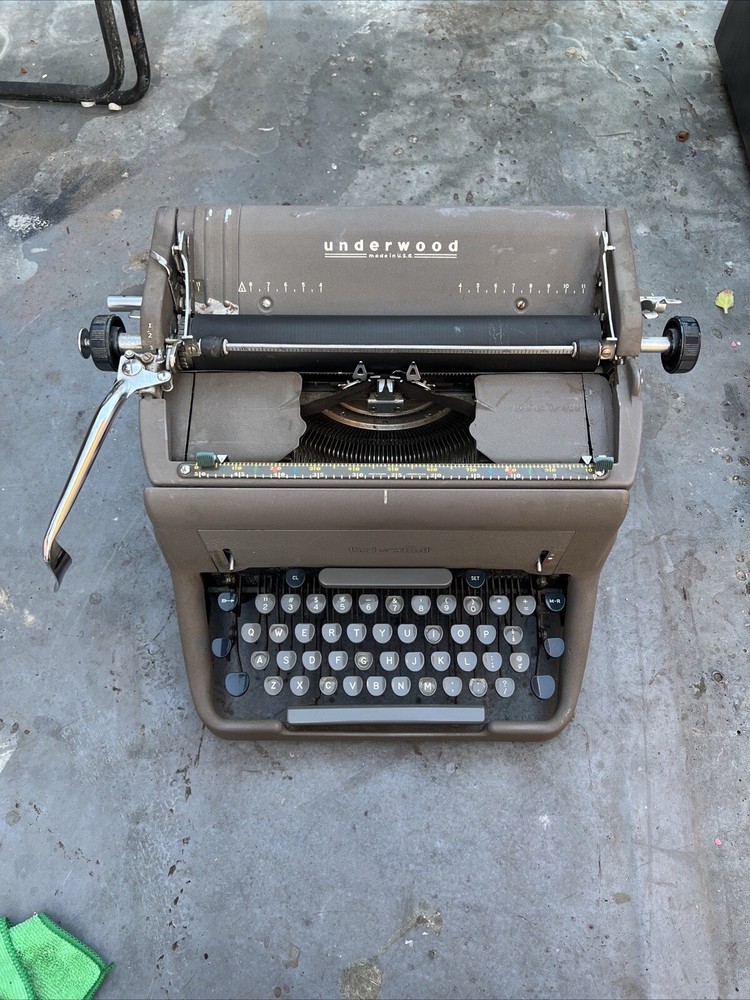 Antique UNDERWOOD SX Model  TYPEWRITER Gray  work