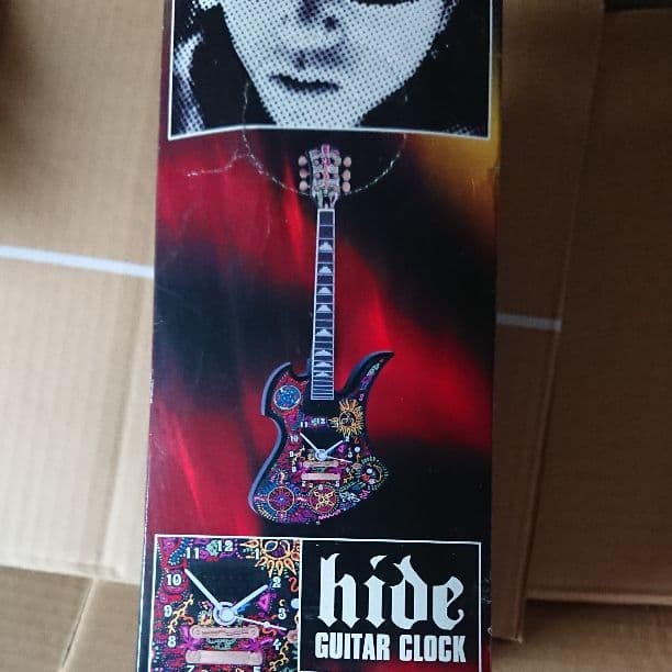 hide guitar shaped wall clock