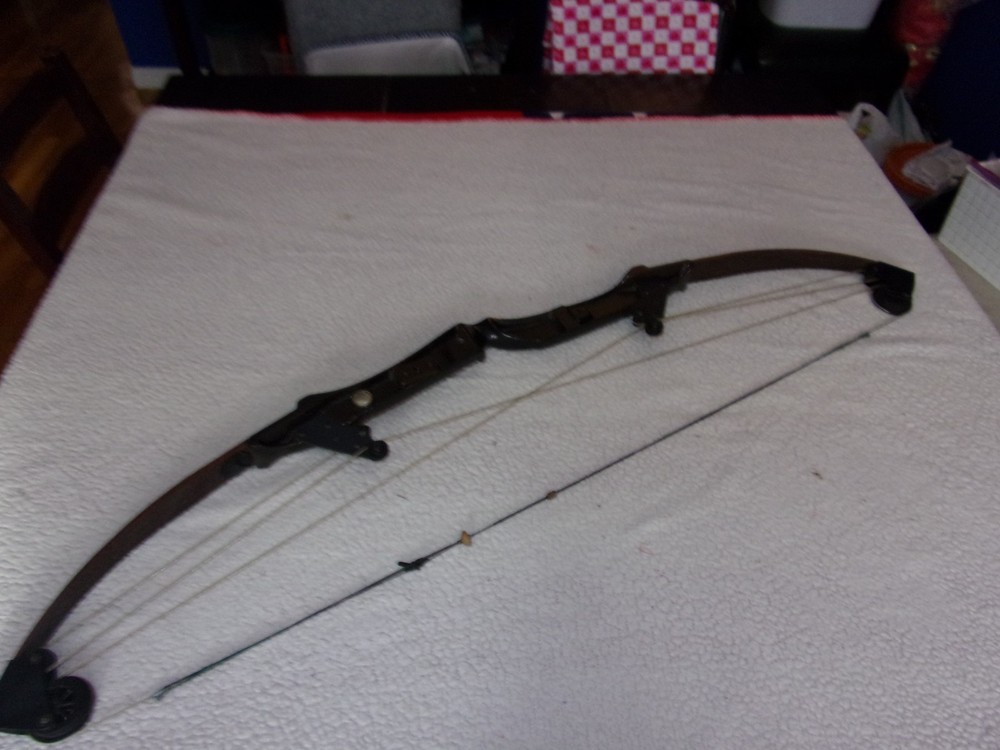 Vintage Bear Archery Whitetail Hunter Compound Bow NICE