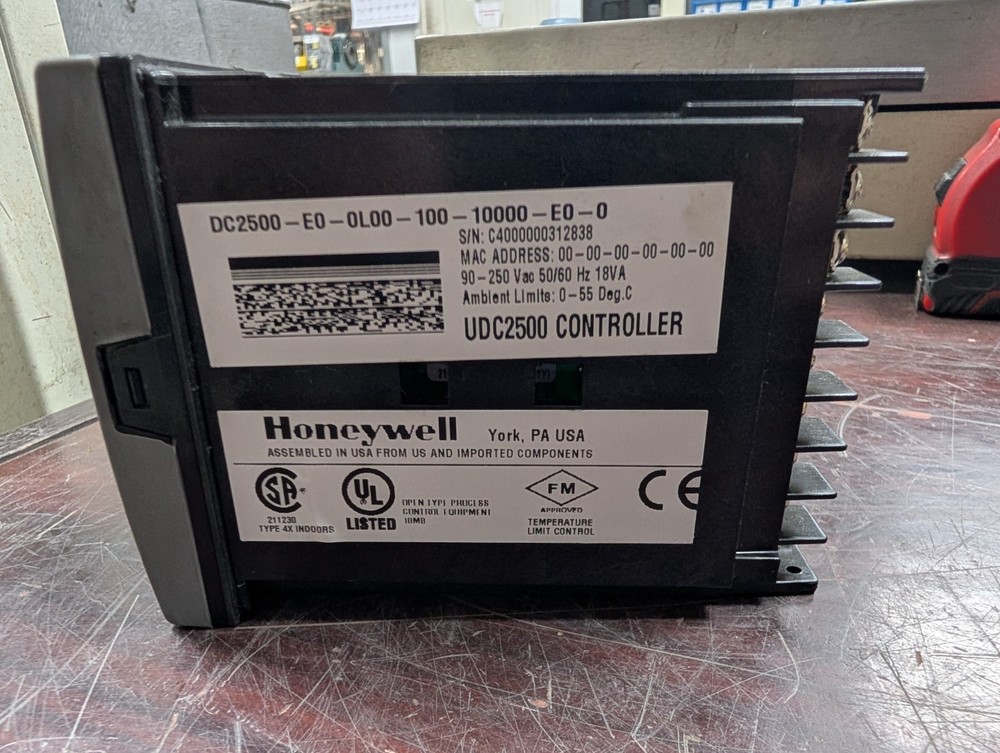 🤪 HONEYWELL UNIVERSAL DIGITAL CONTROLLER 1/4 DIN DC2500-E0-0L00-100-10000-E0-0
