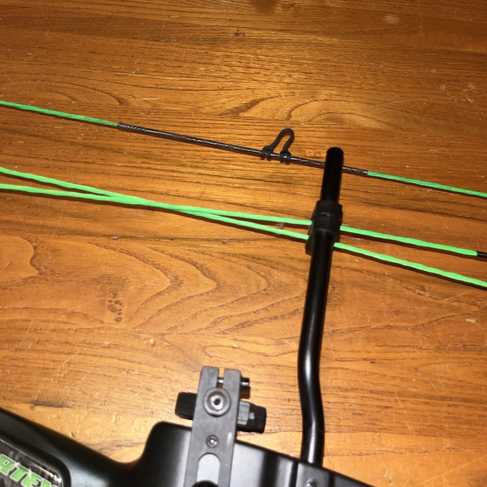 Barnett Archery Black Vortex Compound Bow w/ 3 Pin Sight Read