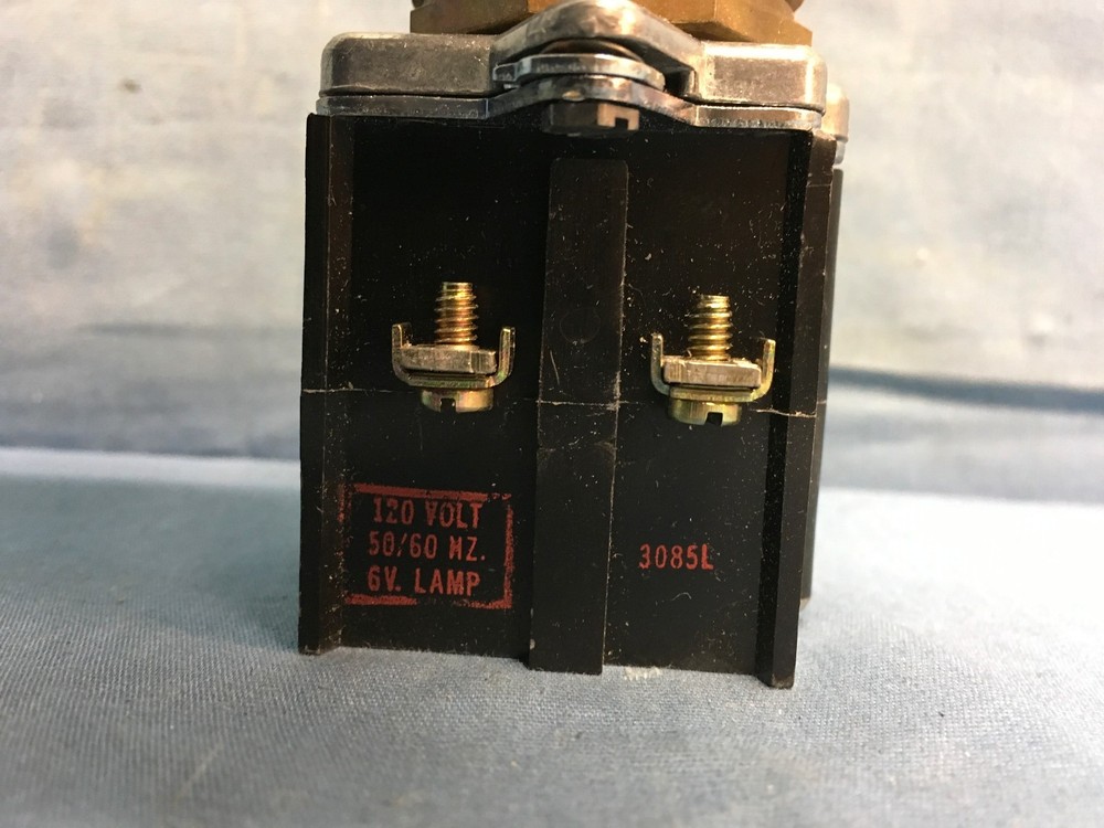 NEW Cutler-Hammer E30CA Indicating Light 120V, 60/50Hz