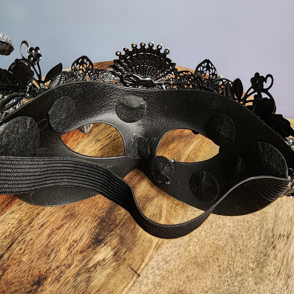 Attitude Studio Silver Floral Mythical Horn Mask