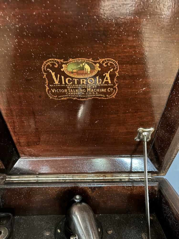 1904 Victrola Victor Talking Machine