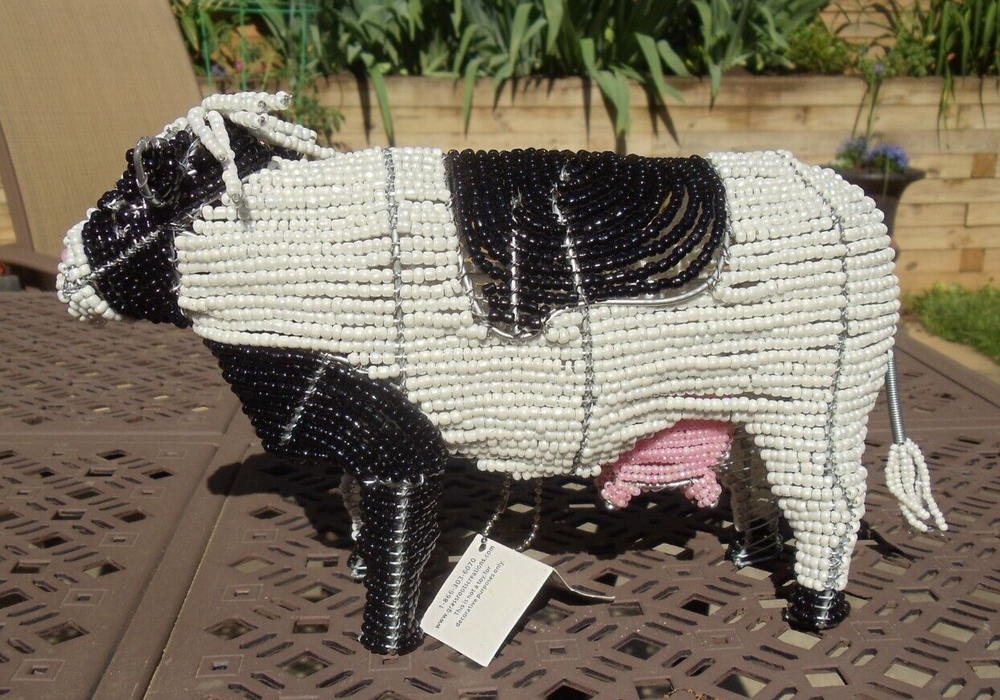 Beaded land: Holstein cow