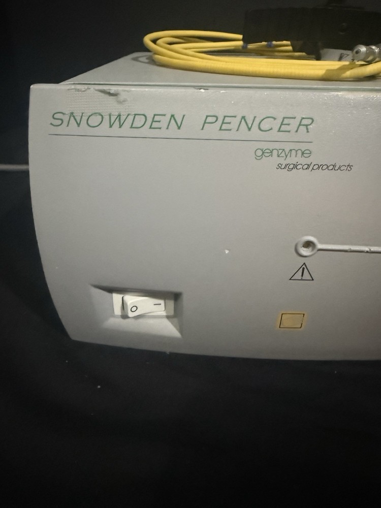 Snowden Pencer Genzyme 89-8400 Light Source With Light Cable