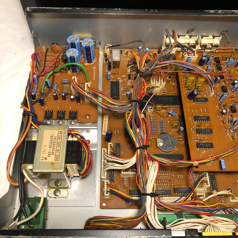 DBX 14/10 Computerized Equalizer / Analyzer Turns On (Untested)