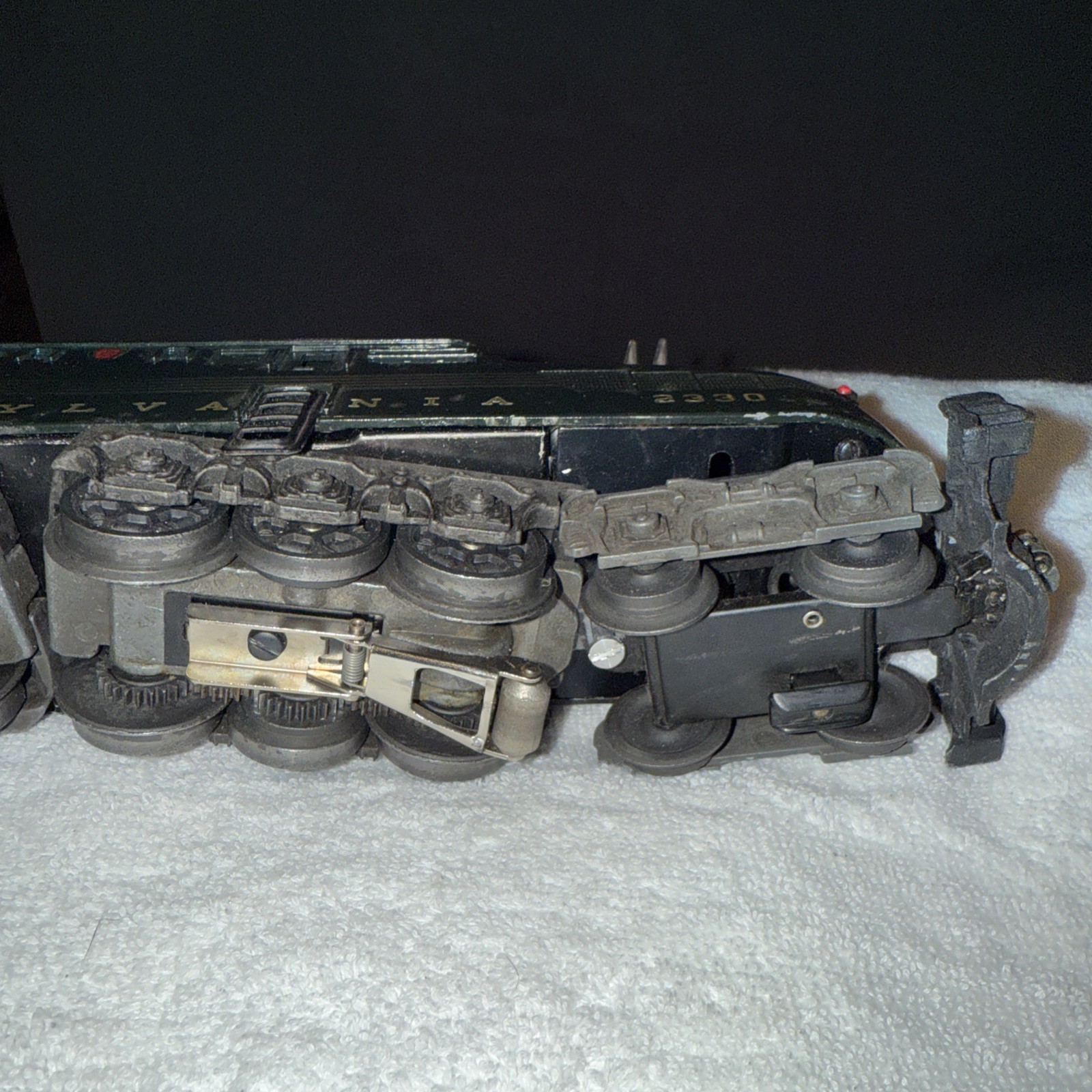 (B) Lionel O Gauge 2330 Pennsylvania GG-1 Electric Locomotive 5 Stripe Green