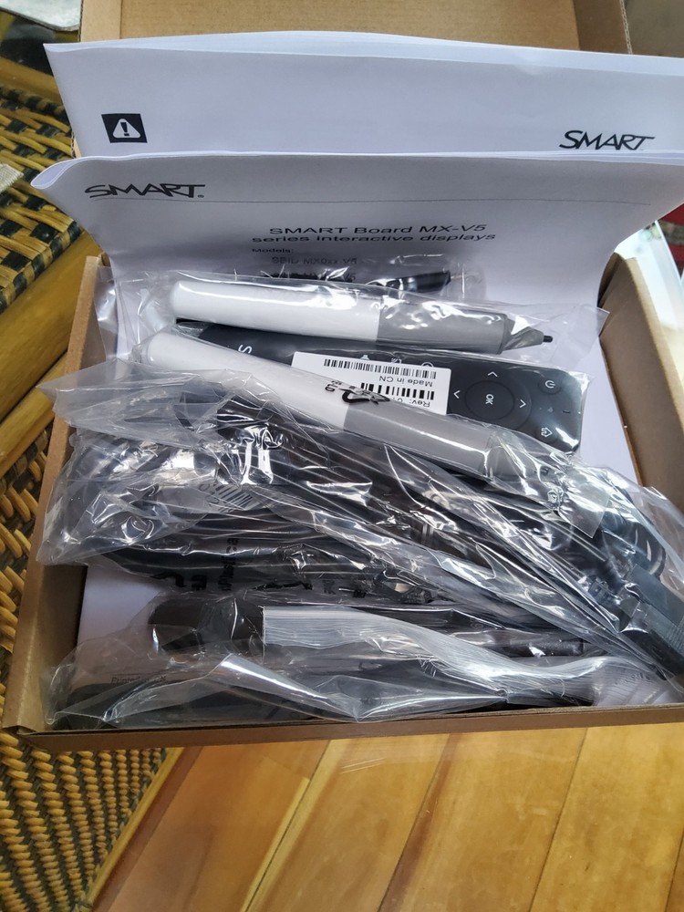 Smart MX series pens and accessory box
