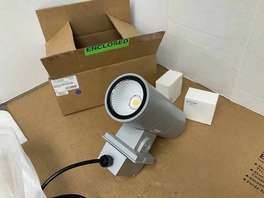 Barron Lighting UDC-20VS-CP-SV-S Field-switchable Up/Down 4″ Cylinder Wall Pack