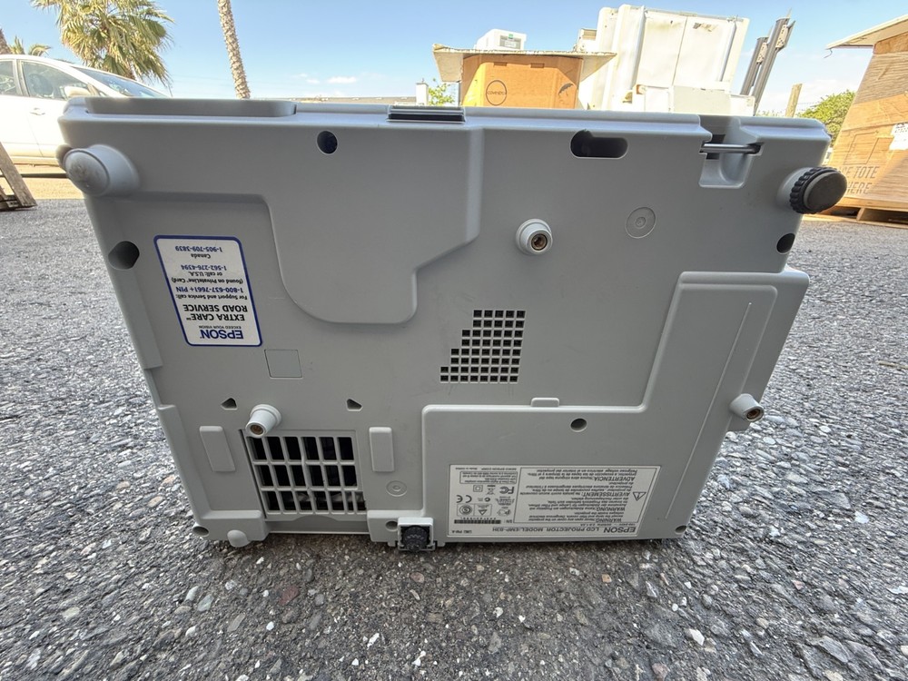Epson LCD Projector PowerLite 83+ Model EMP-83H