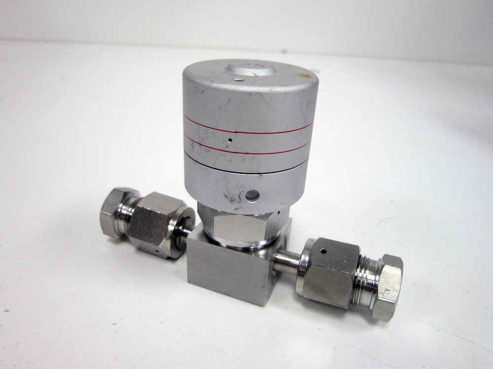 FUJIKIN MEGA ONE LA NORMALLY CLOSED PRESSURE PNEUMATICALLY ACTUATED VALVE - B