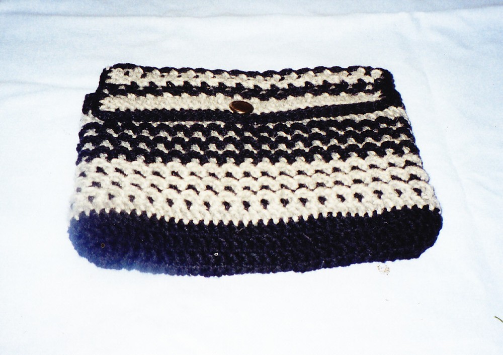 Crocheted Two Tone Bi-color Honeycomb Stitch Purse Pattern Instructions Only
