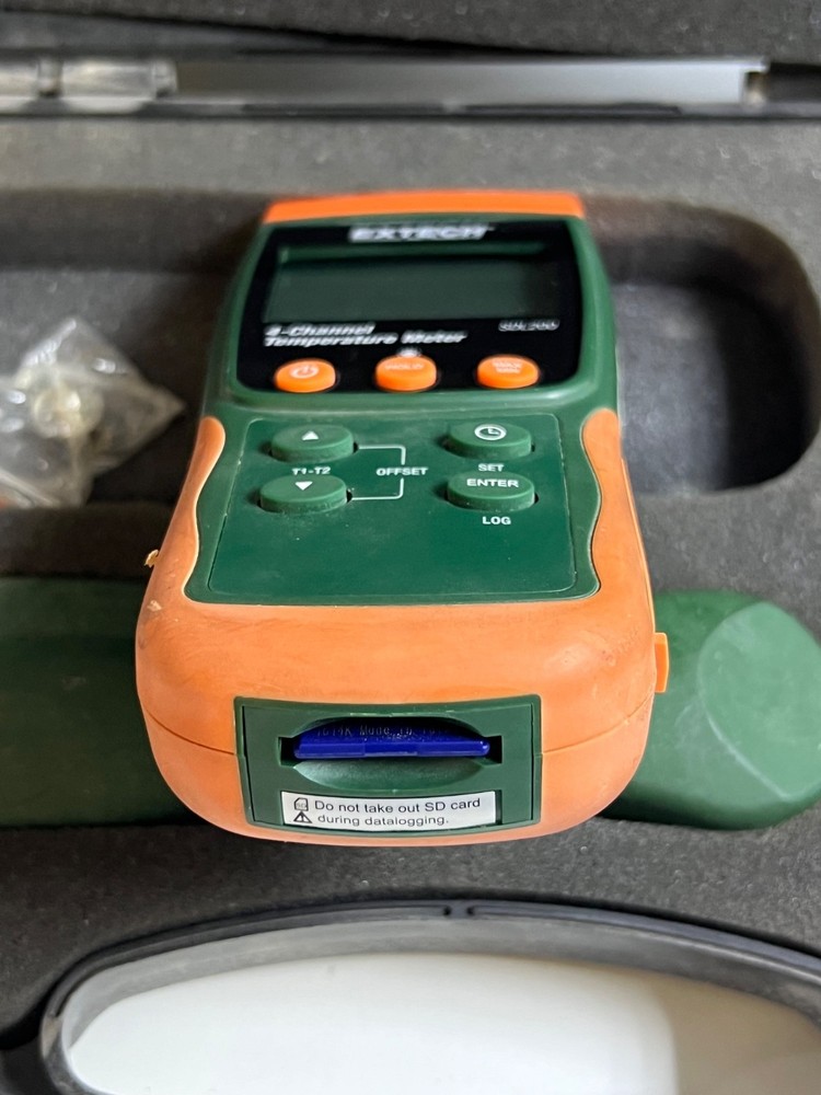 EXTECH SDL200 4-CHANNEL TEMPERATURE METER