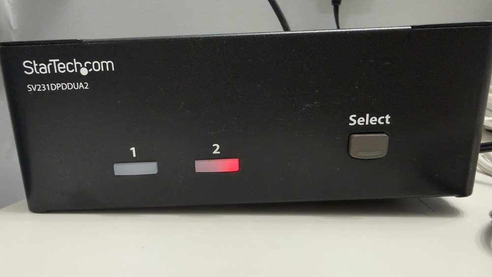StarTech SV231DPDDUA 2-Port Dual DisplayPort USB KVM Working