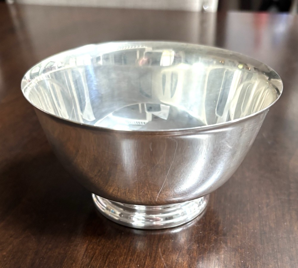 Vintage 1980's - Kent Silversmiths USA Bowl 4” X2” 1986 Heart Ball