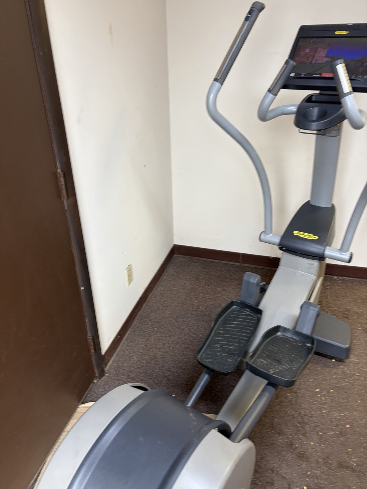 Technogym Elliptical Machine Touchscreen Console Commercial Programmable