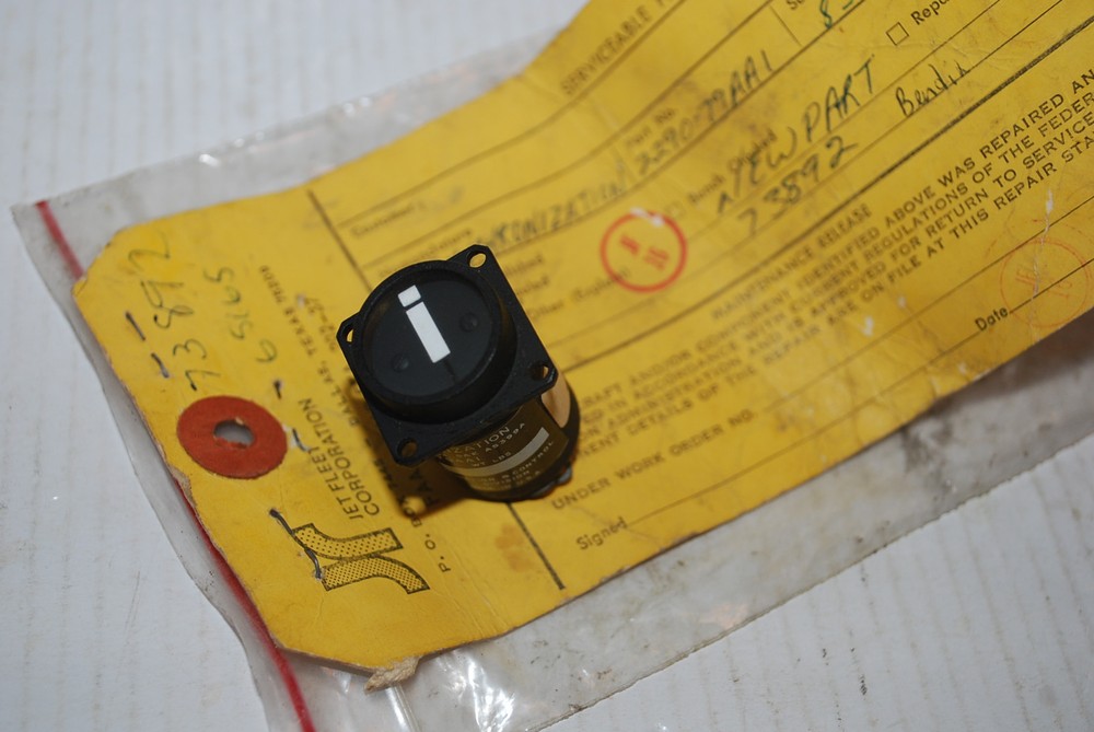 # 2290-79AA1- AIRCRAFT RUDDER SYNCRONIZATION INDICATOR- Bendix Corp.- NOS