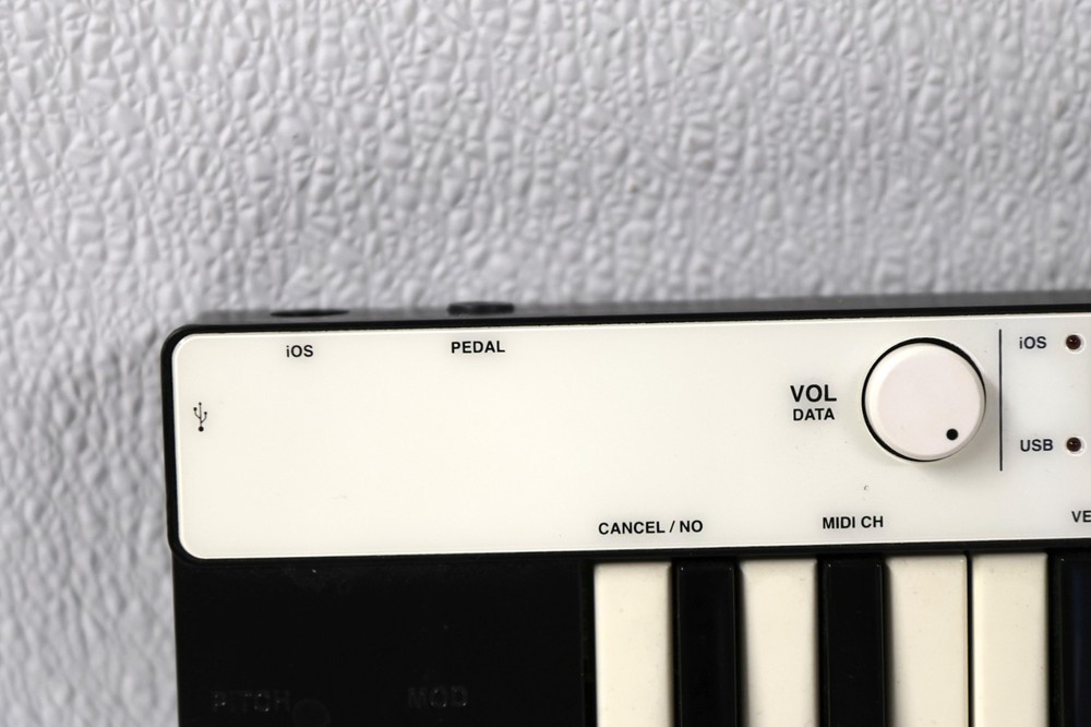 IK Multimedia iRig Keys 37-Key Mobile MIDI Keyboard Controller - Untested