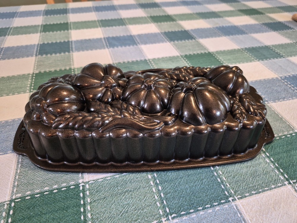 Nordic Ware Pumpkin Wheat Loaf Pan 6-cup With Case